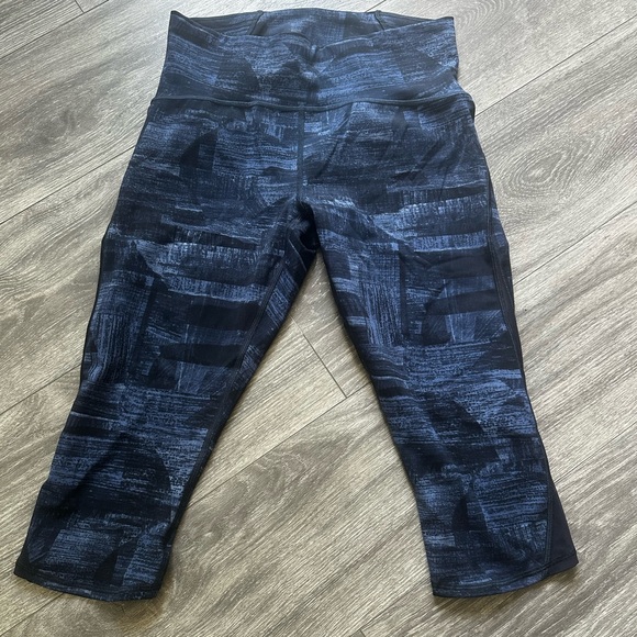 Lululemon Train Times Crop (17")
Transition Multi Midnight Navy / Black - Picture 4 of 8